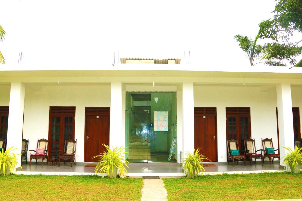 A&B Resort Negombo Kudapaduwa Exterior foto